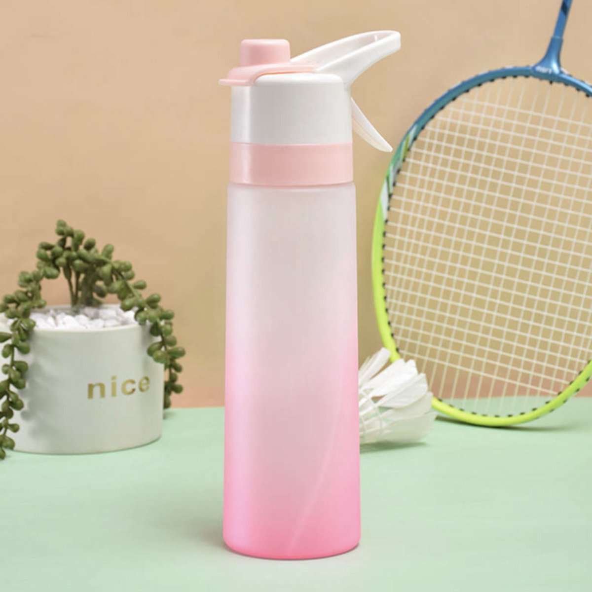 Waterfles met spray functie - Mat Roze - 700 ml - Spray bottle - Drinkfles - Mist sprayer - verstuiver fles - waterfles met rietje - Drinkflessen - Volwassenen en kinderen